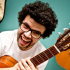 Cristiano Gouveia conta e canta histórias no Sesc Santana